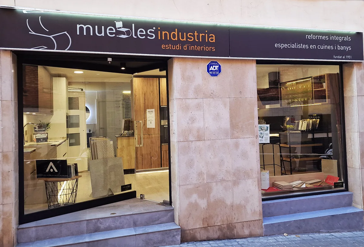 Exterior botiga Muebles Industria Barcelona