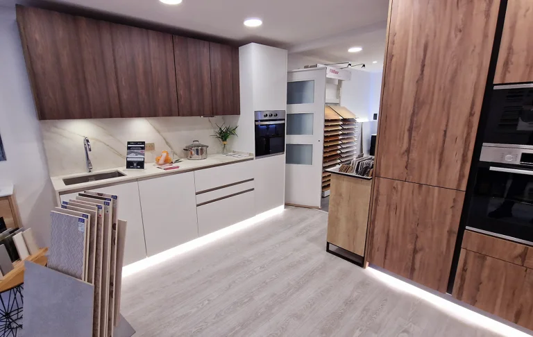 Exposición de cocinas Muebles Industria Barcelona